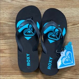 Brown rubber Roxy slippers with key chain